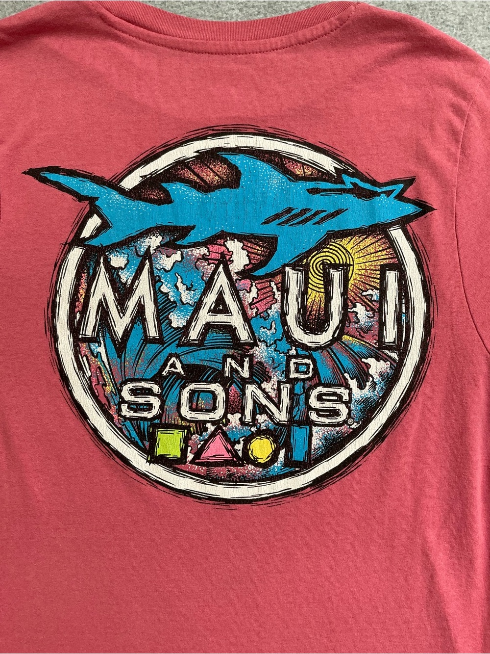 Maui and Sons Pink Graphic T Shirt Shark Back Logo Surf Skate Y2K Mens Small